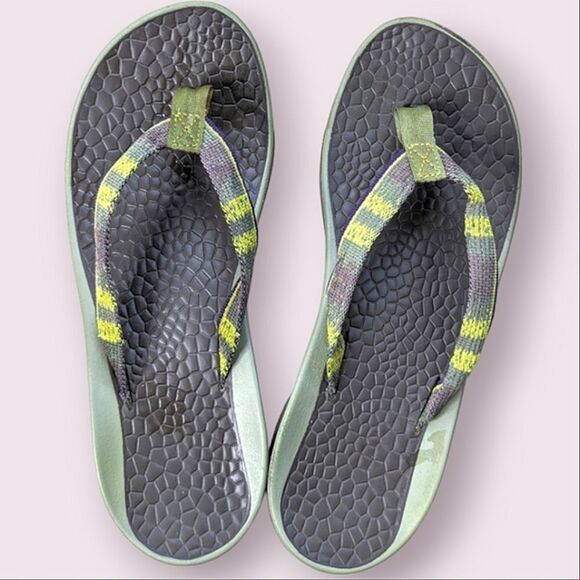 Chaco Lime Olive Green Thong Style Flip Flop Sandals size 9.5 10 - Picture 1 of 13